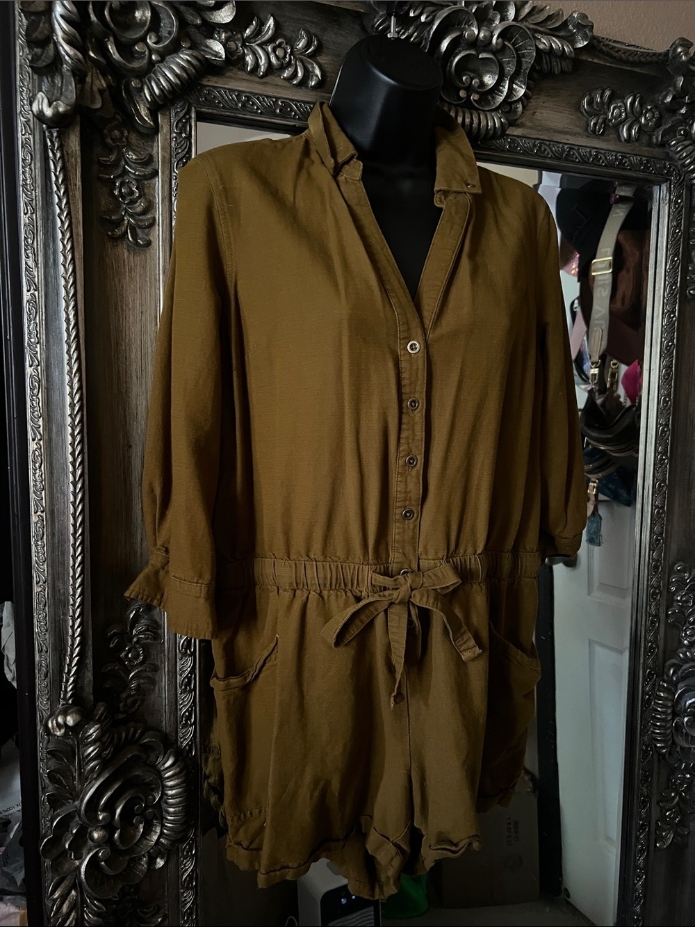 Old Navy Olive Green Women’s Tie-Waist Romper Shorts